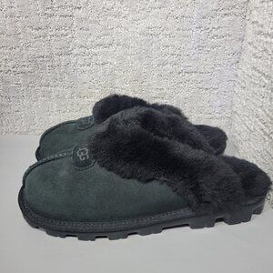 UGG Australia Coquette Womans US 9 Black Suede Sheepskin Lining Slip On Slipper